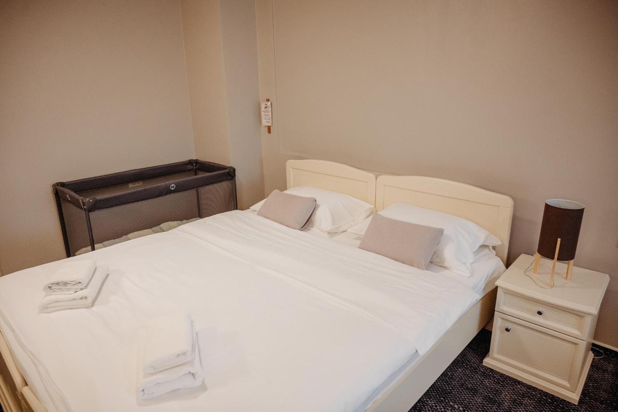 Hotel Kunst Krsko Ruang foto