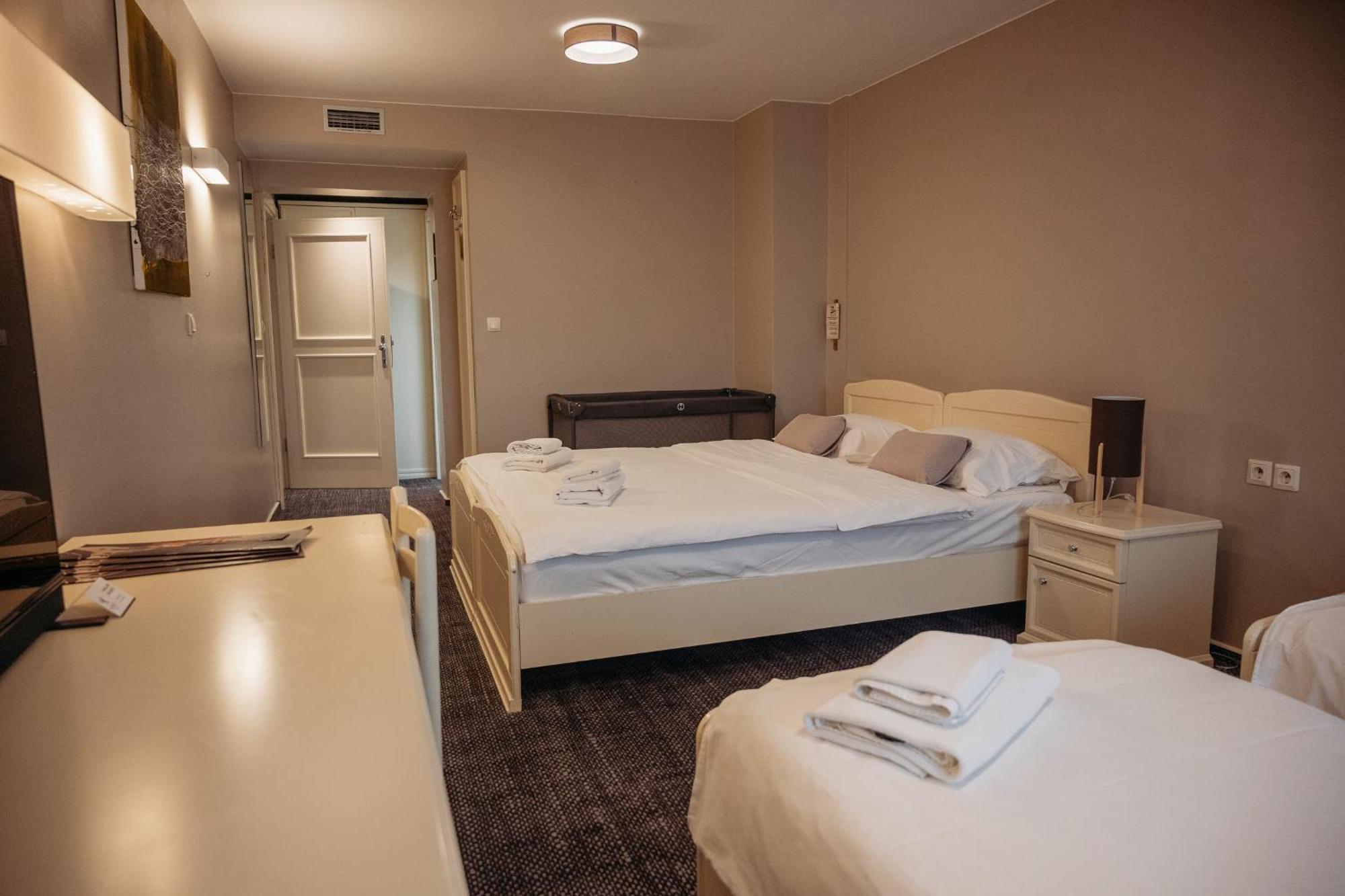 Hotel Kunst Krsko Ruang foto
